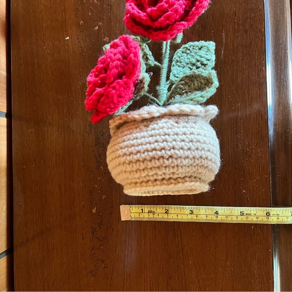 🌹Handcrafted Red Crochet Rose Arrangement🌹 - Picture 6 of 6